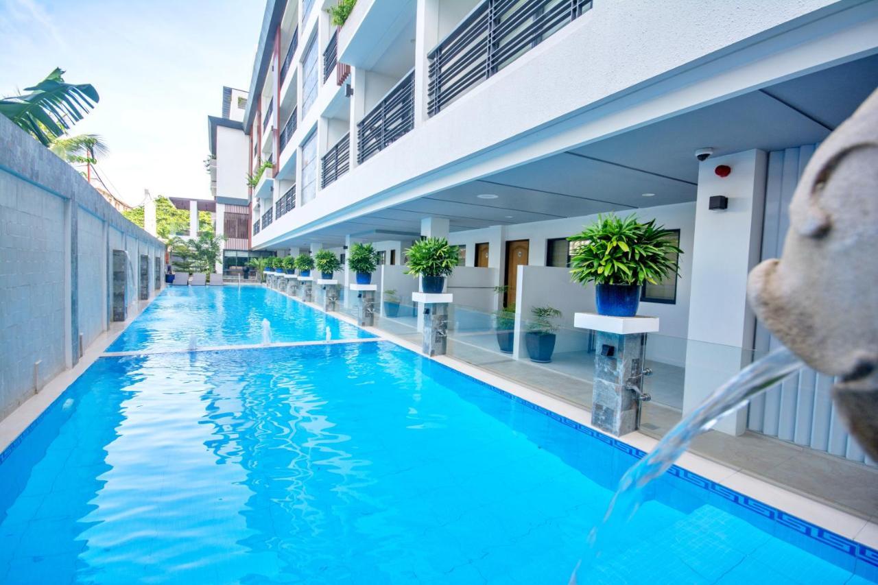 Commander De Boracay