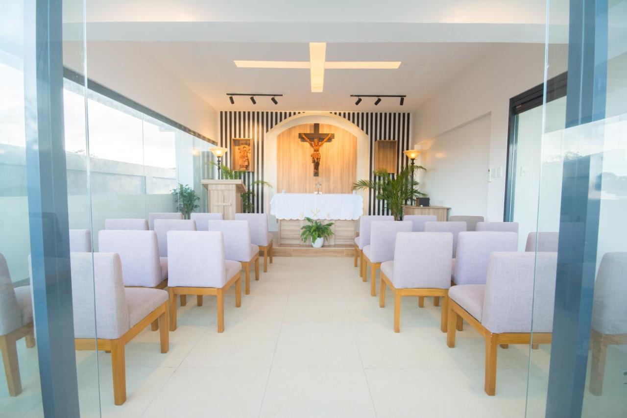 Commander De Boracay Hotel