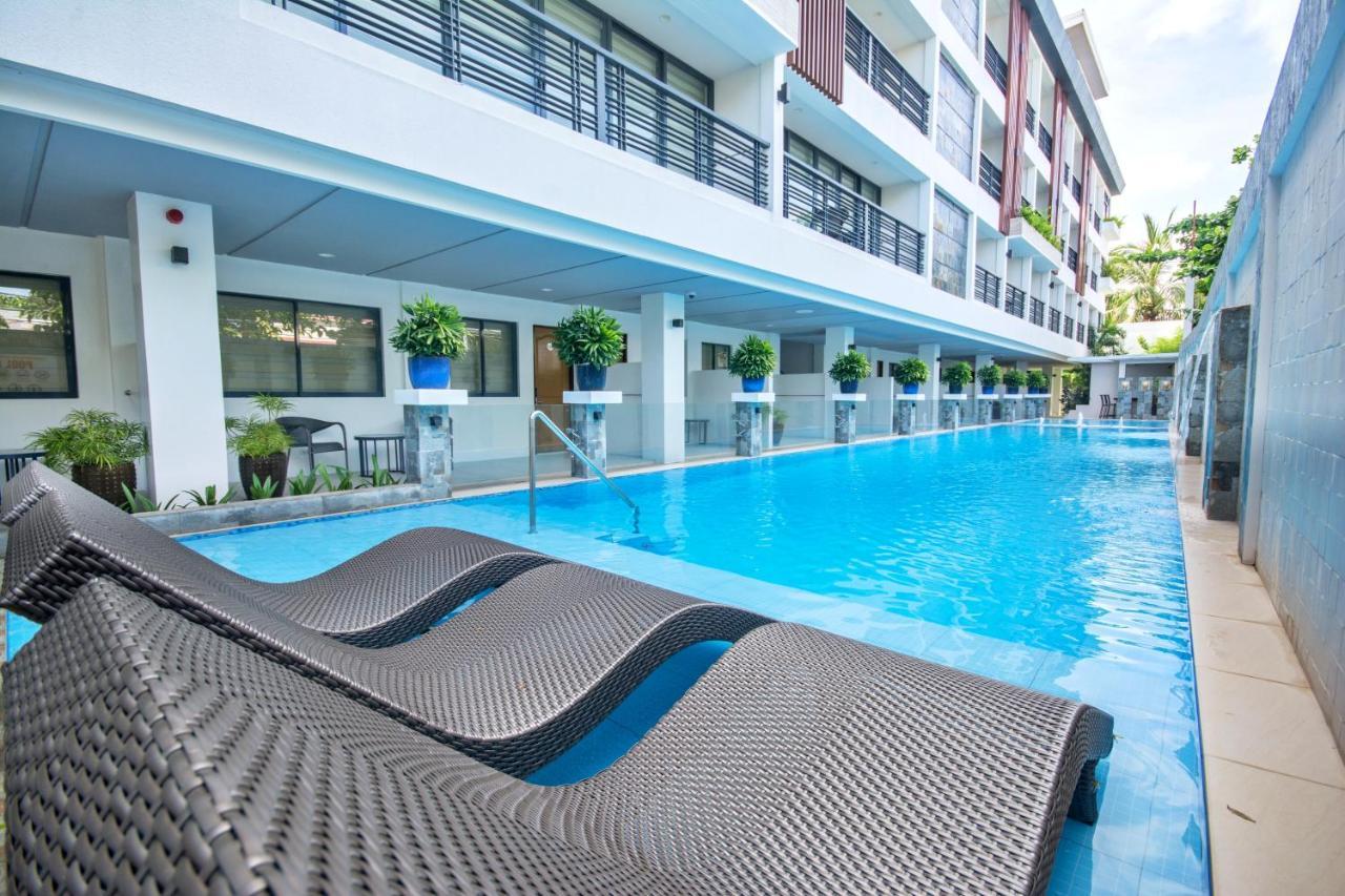 Commander De Boracay Hotel