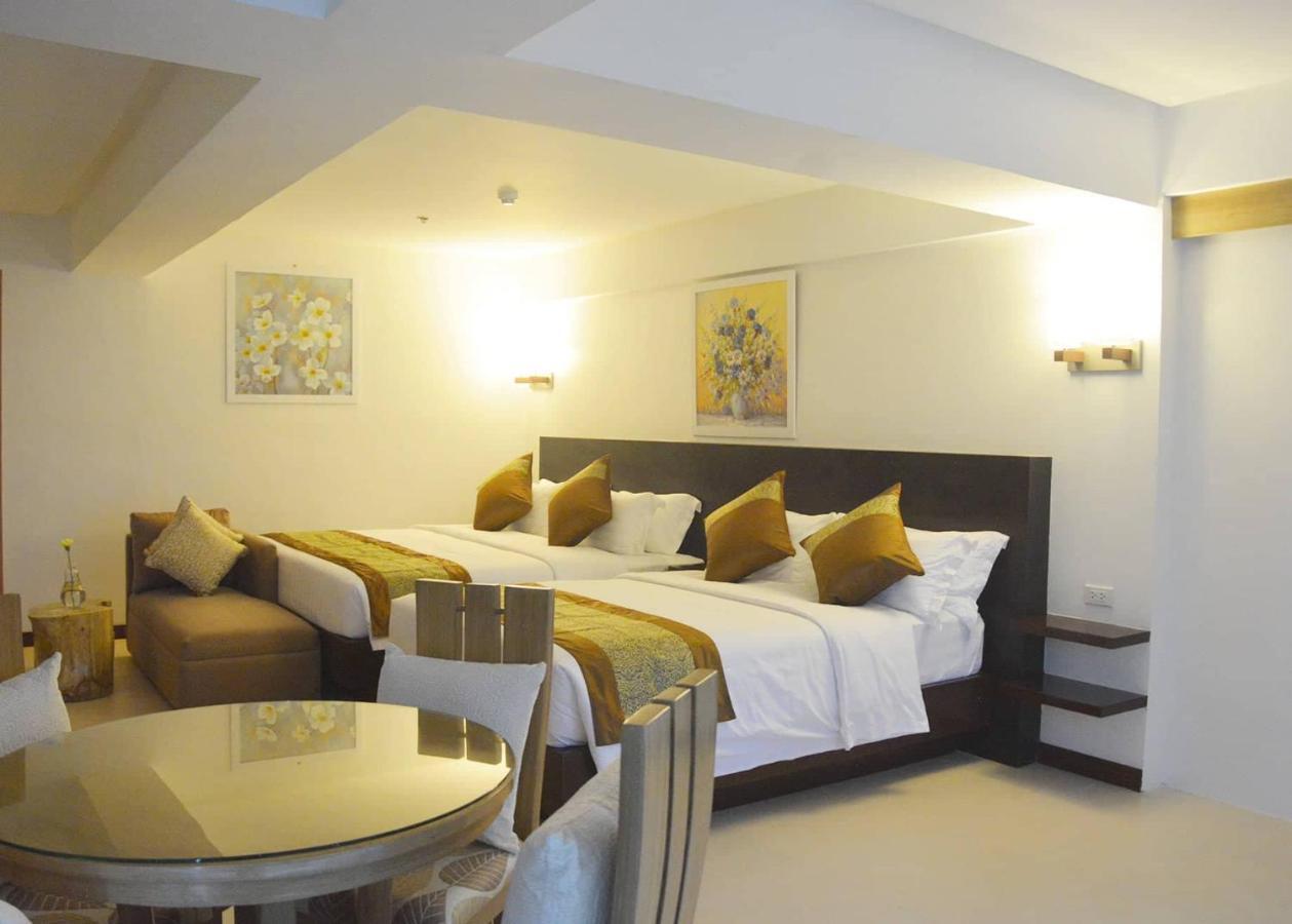 Commander De Boracay Hotel